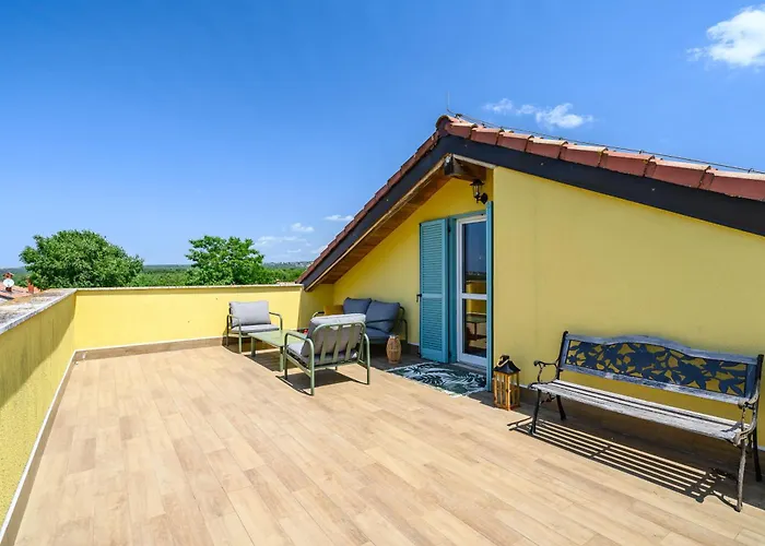 Premium Seven With Pool In Poreč