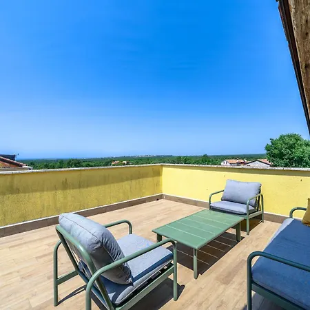 Premium Seven With Pool In Porec