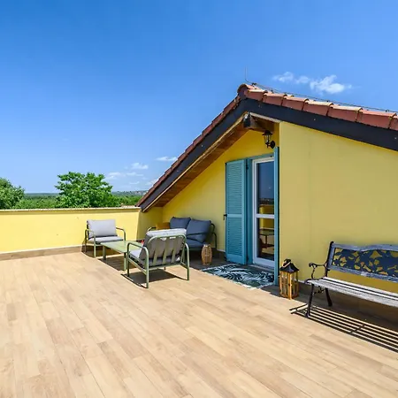 Premium Seven With Pool In Porec